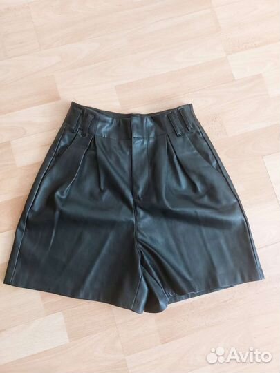Кожаные шорты