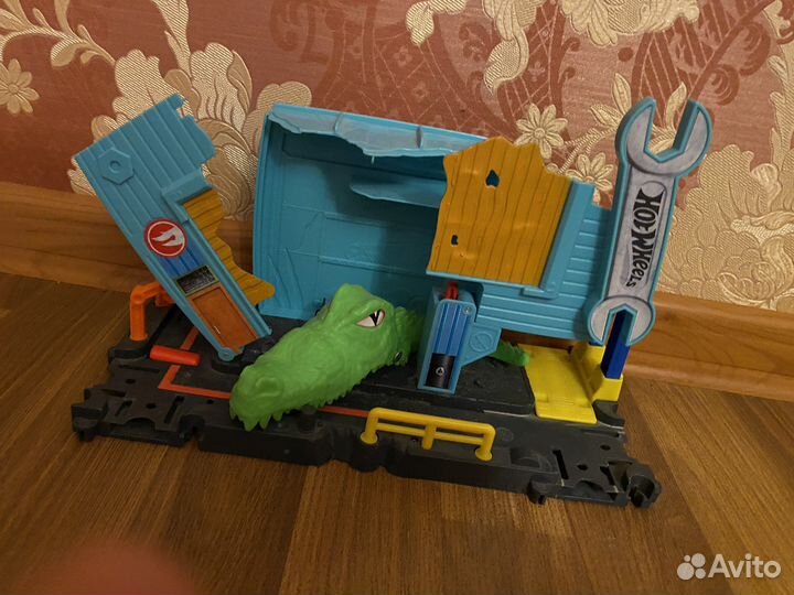 Hot wheels трек 4 набора+ 20 машинок+1 ящик