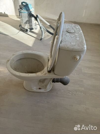 Унитаз с бочком б/у