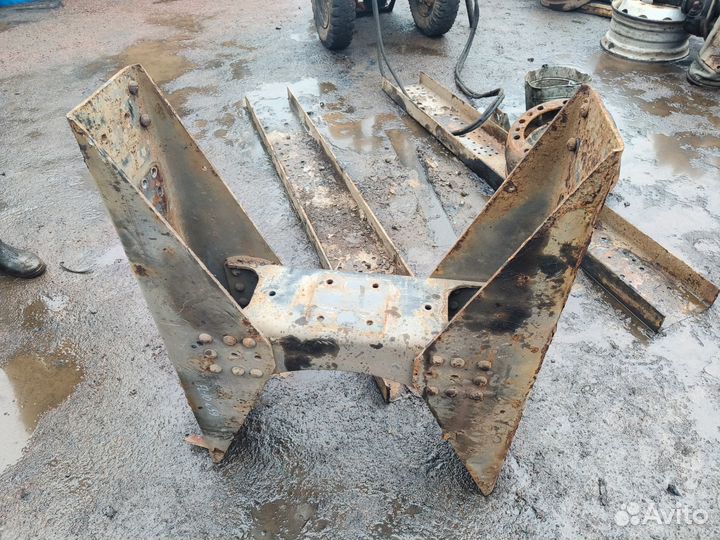 Траверса Volvo FL10