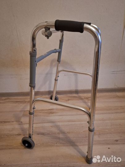 Ходунки для взрослых на колесах