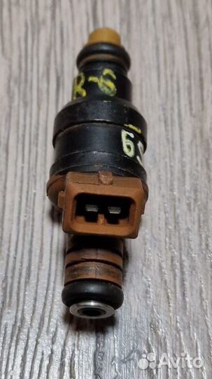 Форсунка топливная бензиновая VW Passat B3 VR-6