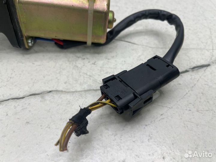 Доводчик багажника Bmw E65 E66