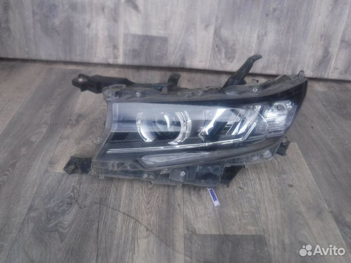 Фара левая №82 Toyota Land Cruiser Prado 150 2019