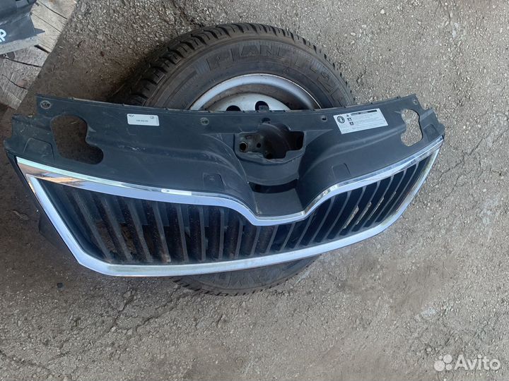 Skoda rapid 2019 год решетка радиатора