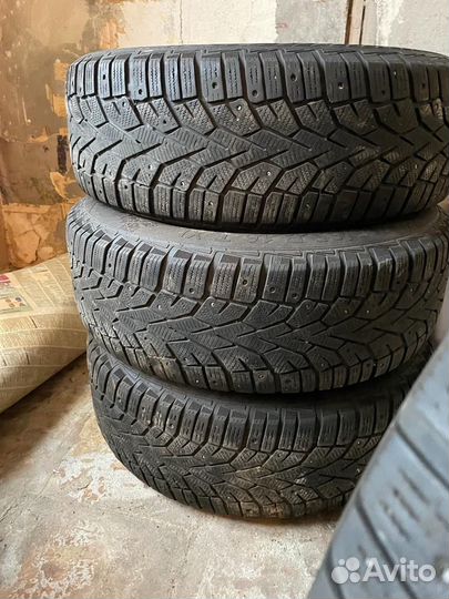 Зимняя резина на дисках 215 65 16