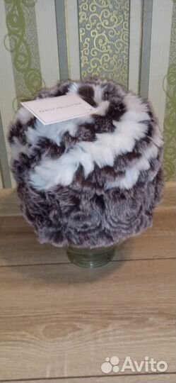 Шапка женская 52-56р коричнево-белая пушистая иск