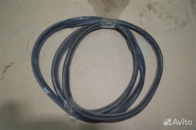 Уплотнитель крышки багажника Nissan Primera P12E