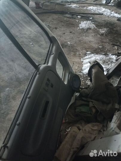 Дверь Ниссан атлас 200