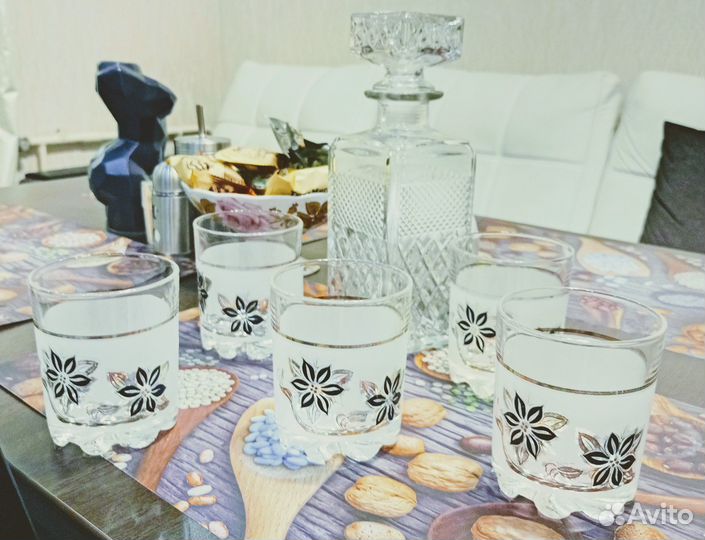 Штоф с стаканами под виски