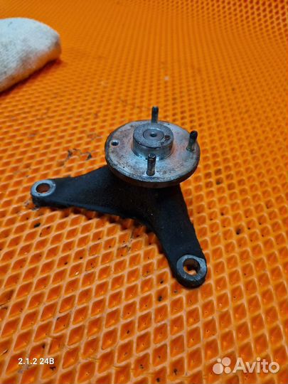 Кронштейн вискомуфты nissan skyline vq25