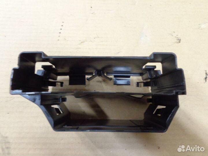 Кронштейн Volkswagen Touareg 7L6 BAR