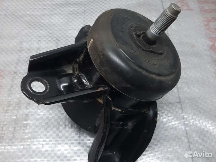 Верхняя подушка двигателя Киа Рио 3 б/у