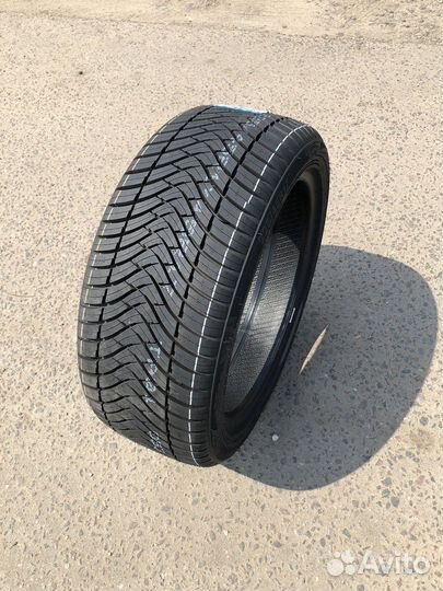 Triangle SeasonX TA01 245/40 R18 97Y