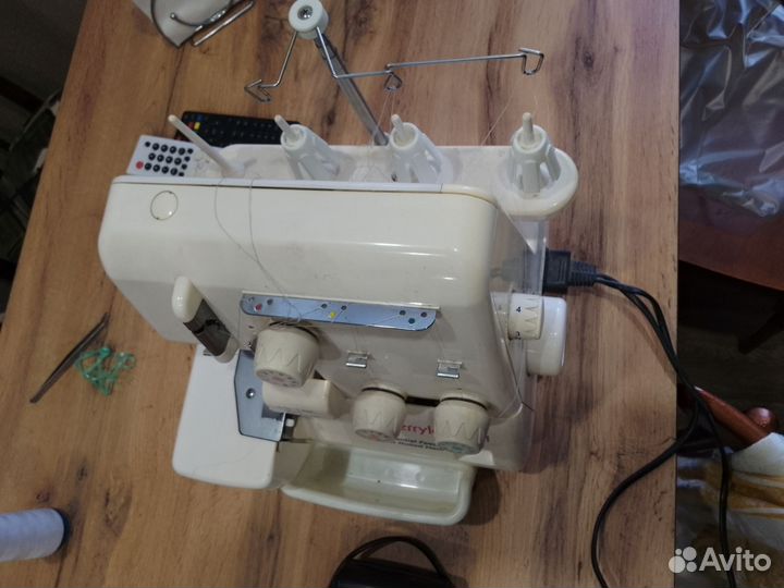 Оверлок merrylock 001