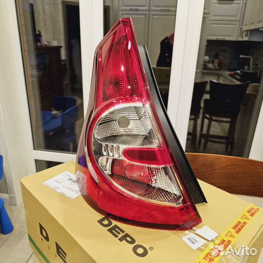Фонарь задний рено сандеро