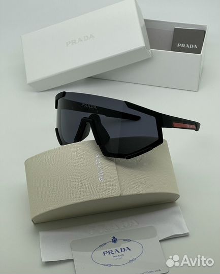 Солнцезащитные очки Prada