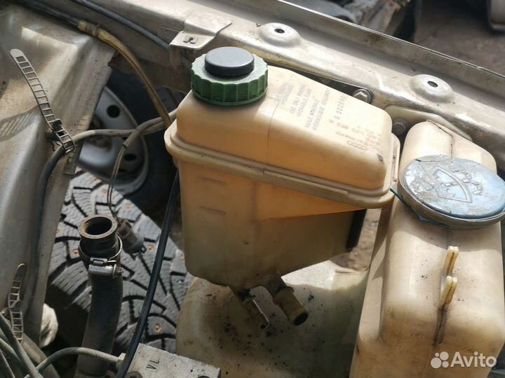 Бачок гур Audi 100 C4