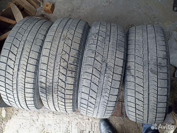 Bridgestone Blizzak VRX 225/60 R17