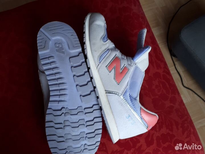 Кроссовки женские