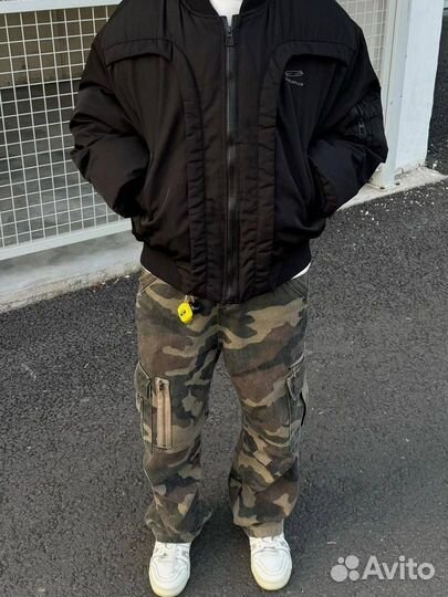 Бомбер оверсайз с фигурными выточками черный