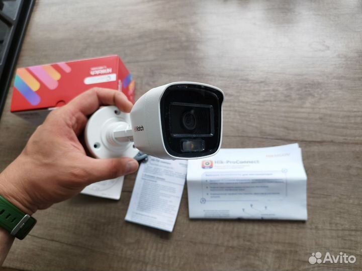 Камера видеонаблюдения цветная HiWatch