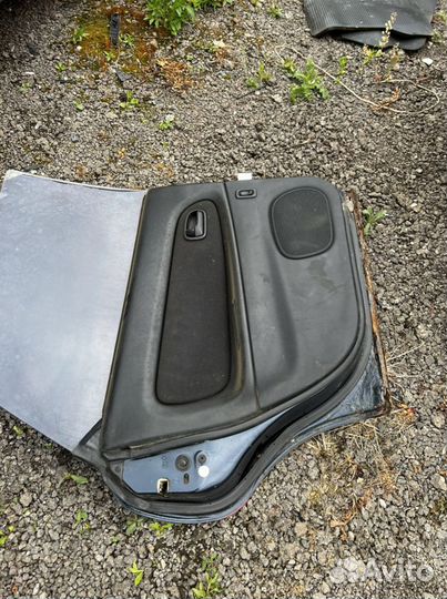 Mazda 323 F задняя левая дверь