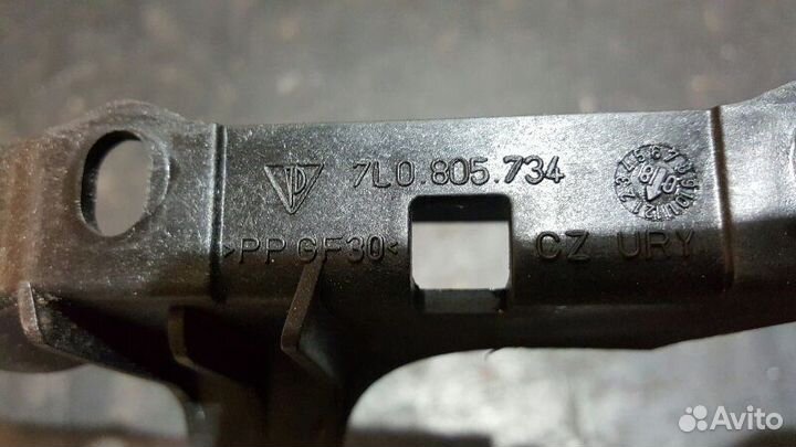 Кронштейн фары правый Porsche Cayenne 957 М48.01