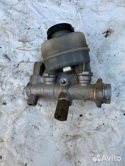 Цилиндр тормозной главный Nissan Maxima (A32) IV