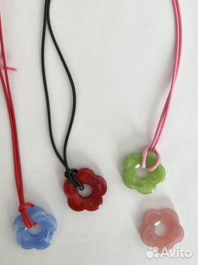 Украшение на шею