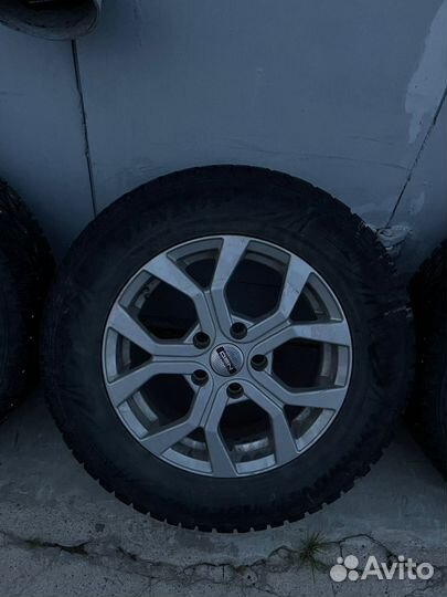 Комплект зимних колес 215/65 r16