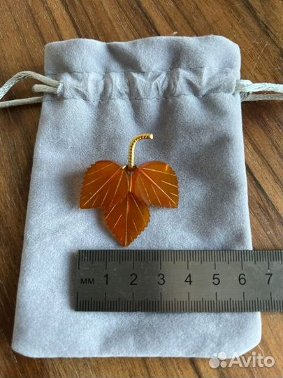 Брошь янтарь СССР