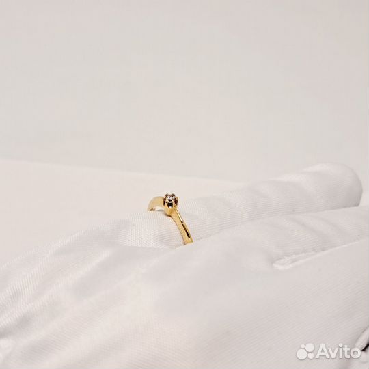 Золотое кольцо с бриллиантом 16,5 размер