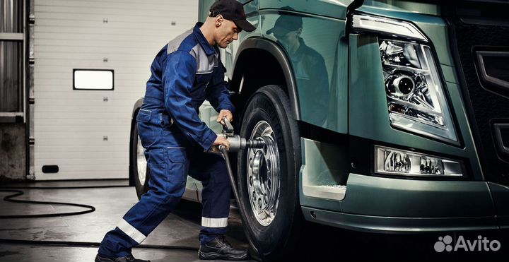 Шиномонтажник на грузовое сто