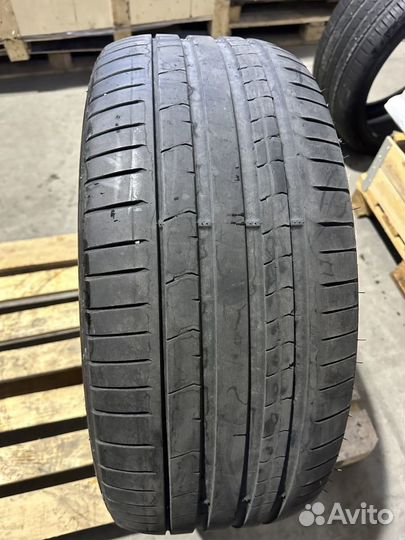 Pirelli P Zero 275/40 R22