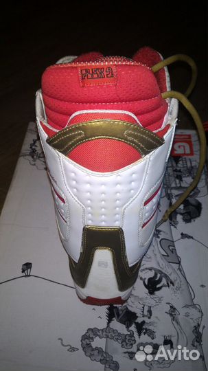 Burton Men Hail 11.5(44)