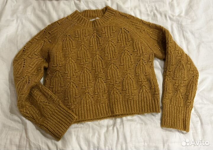 Шерстяной свитер женский