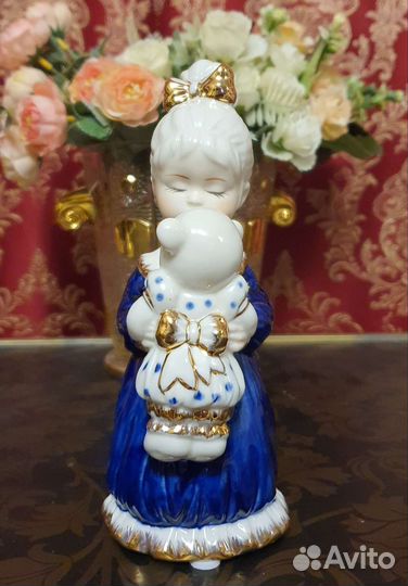 Статуэтка фарфор