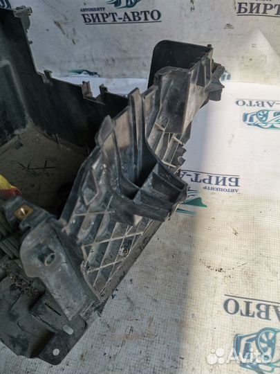 Площадка под акб с трещиной Renault Megane 3