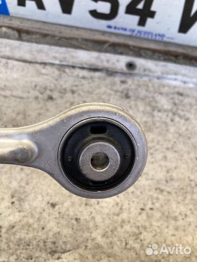 Рычаг передний верхний левый Audi A4, VW Passat B5