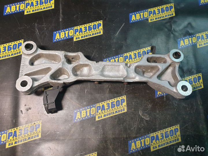 Кронштейн опоры двигателя правый Пежо 308