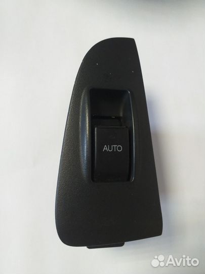 Кнопка стеклоподъемников Тойота Авенсис