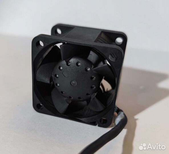 Вентилятор AVC db04028b12u 40x28 мм 12V 6.6W 0.66A