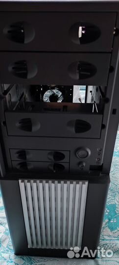 Продается компьютерный корпус Сhieftec без б/п