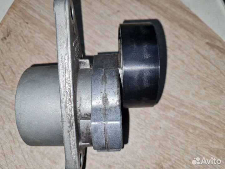 Натяжитель приводного ремня Volvo