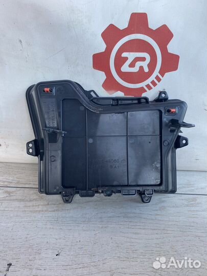 Lexus RX4 Накладка декоративная