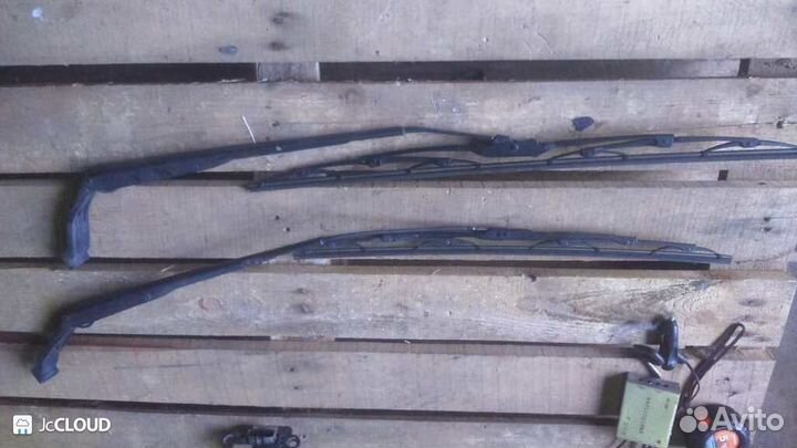 Поводок стеклоочистителя на toyota Grand Hiace VCH