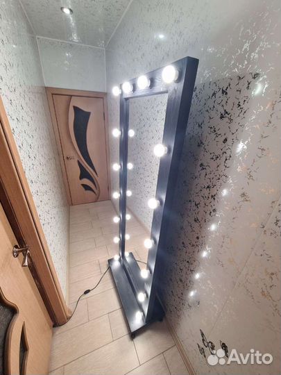 Зеркало Гримерное на Платформе с Колесами