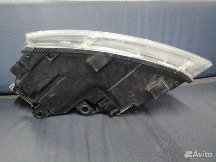 Фара передняя правая Audi A8 4E D3
