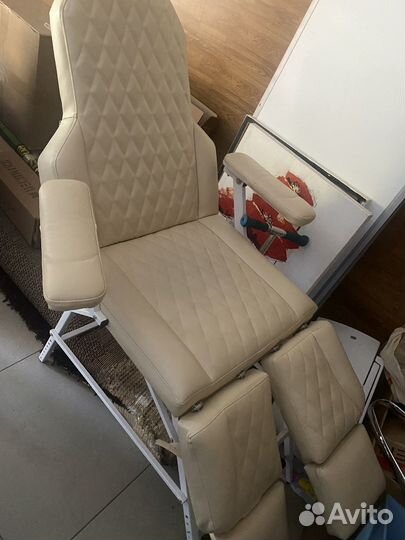 Продается педикюрное кресло и кресло барбера